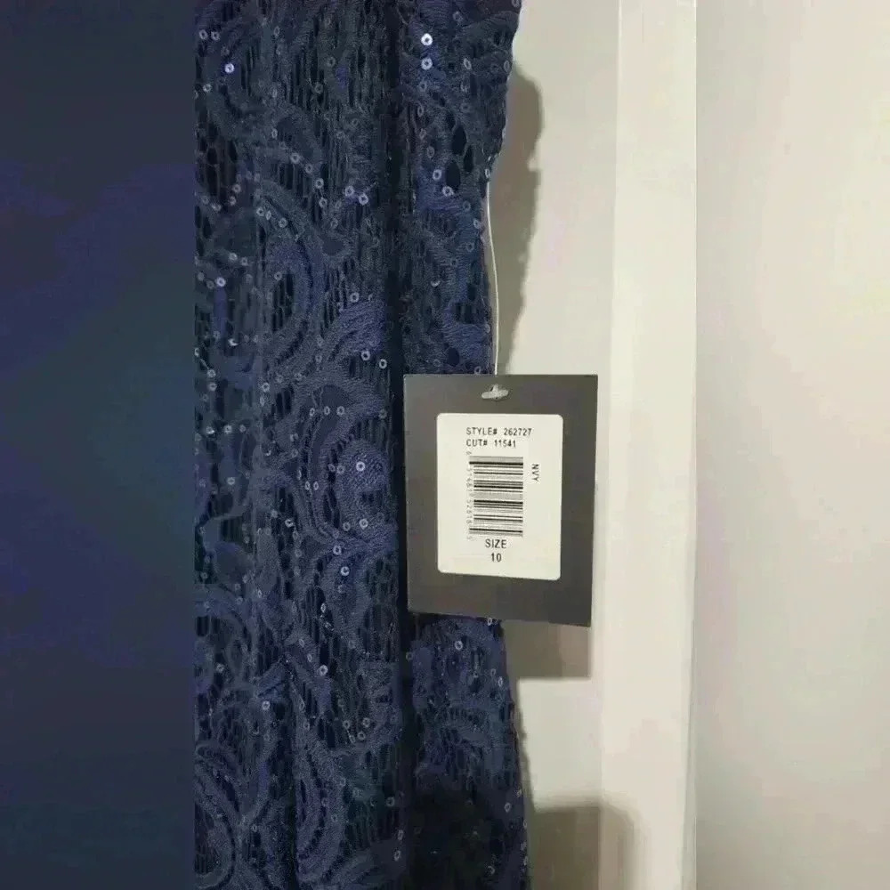 MARINA
Sequin Lace Sheath Dress size 10 (nwt) - Picture 2 of 4